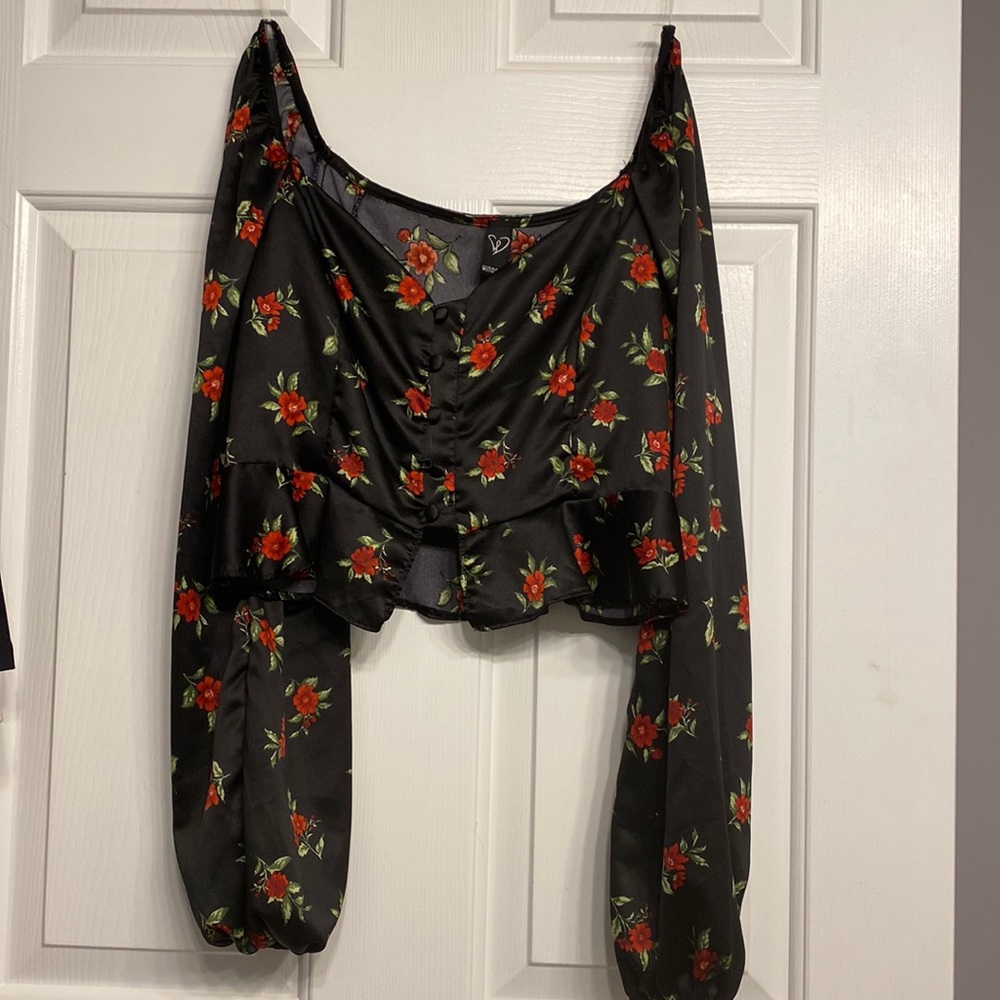 *NWT* Windsor Off-the-Shoulder Long Sleeve Crop Top w/ Floral Print, Size Medium